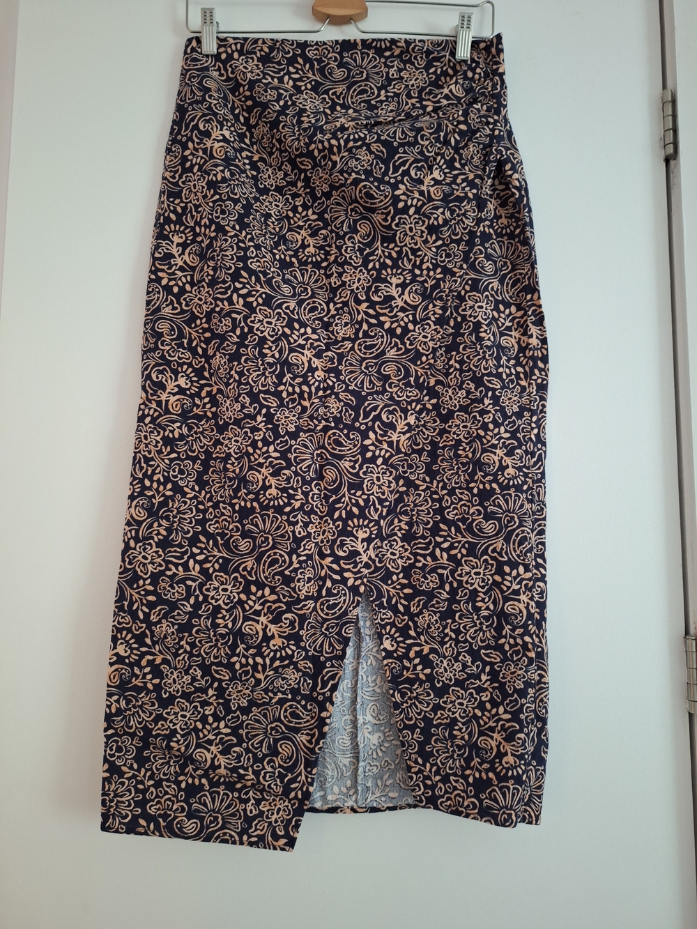 Zara Navy and Cream Floral Midi Pencil Skirt